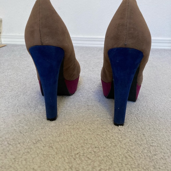 N Y L A suede platform pumps size 9 - Picture 5 of 10